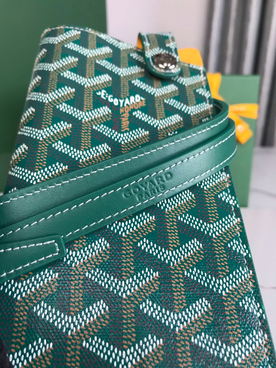 Goyard Montmartre Gm Case 18 Cm Green Goyardine Canvas view 3