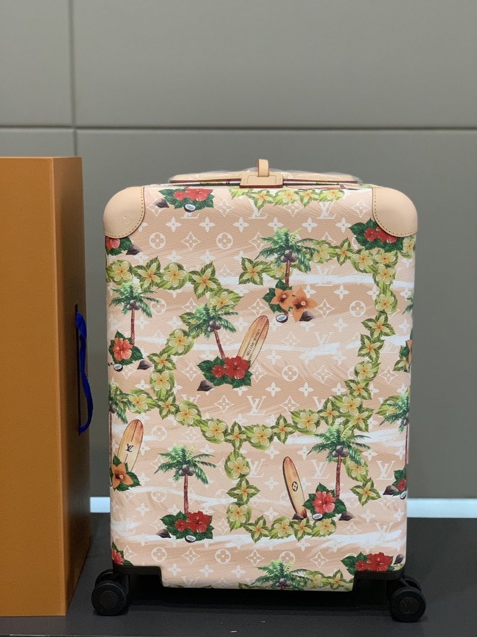 Louis Vuitton Horizon 55 Suitcase Monogram Surfin Coated Canvas Sand 55Cm M24798 view 3