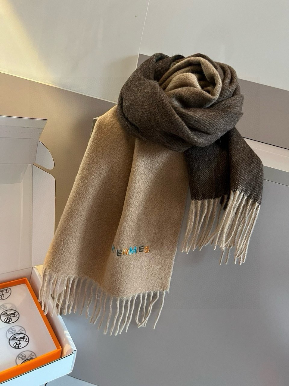 Hermes Cashmere Blanket Scarf Brown For Women 180cm view 2