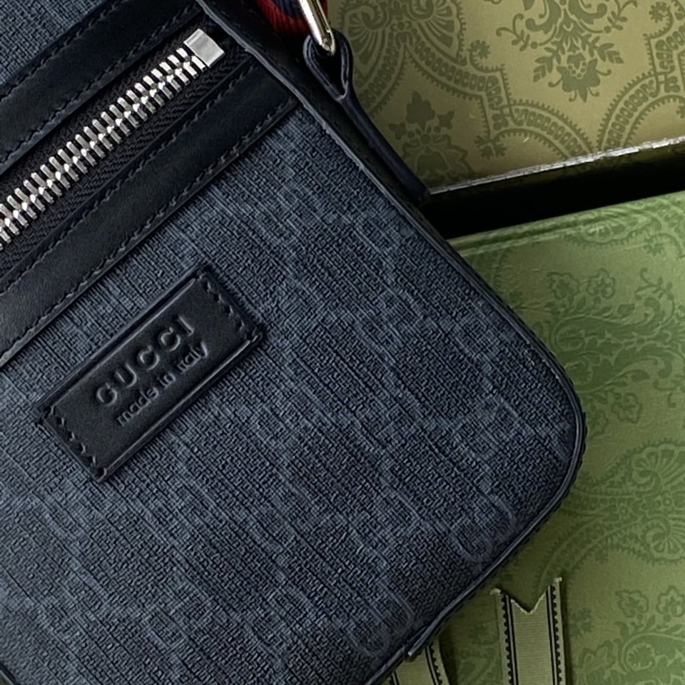 Gucci GG Messenger Supreme Canvas Black For Men 7in/18cm ‎682357 view 6
