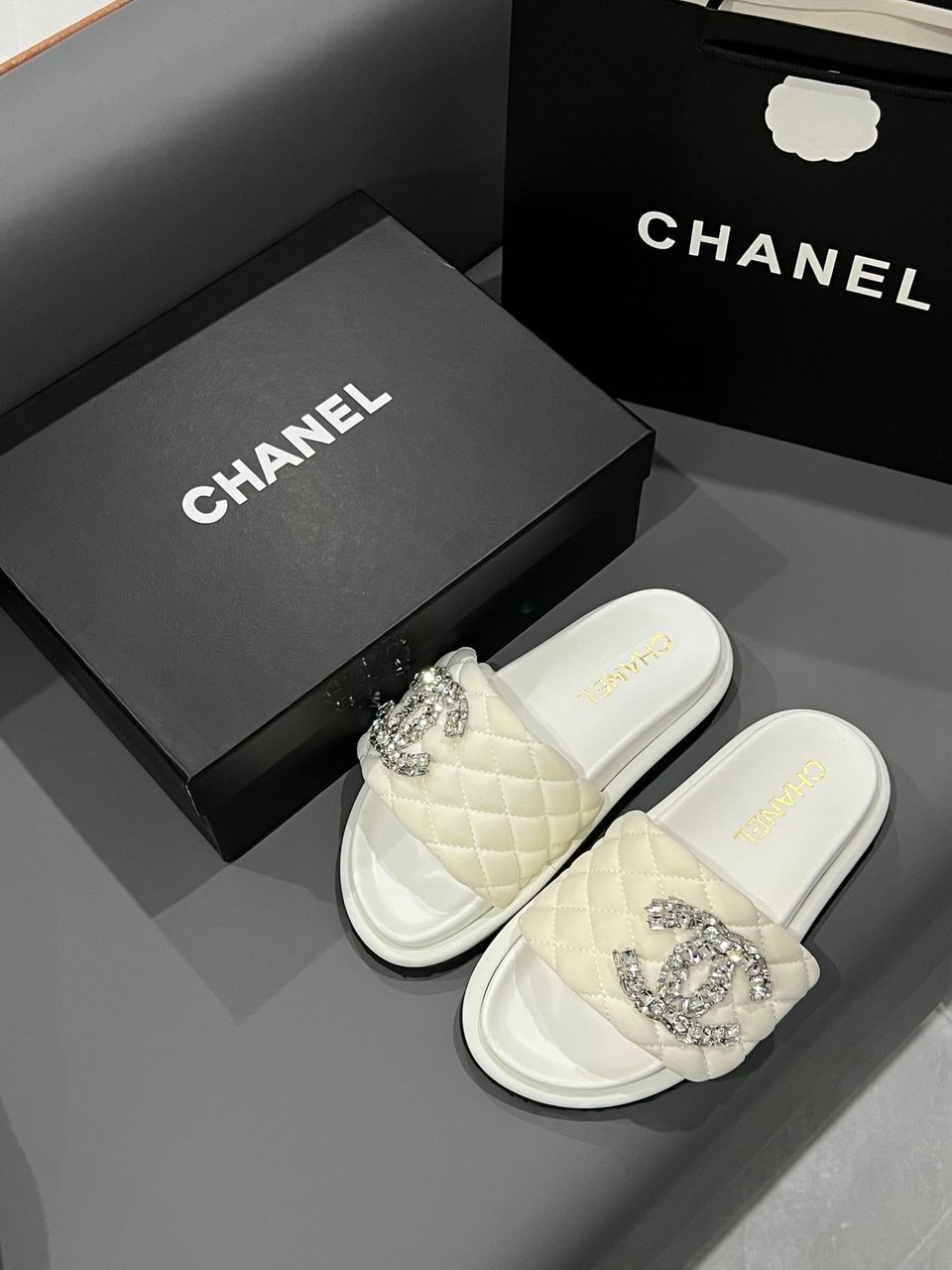 Chanel Cc Slippers Studded White view 10