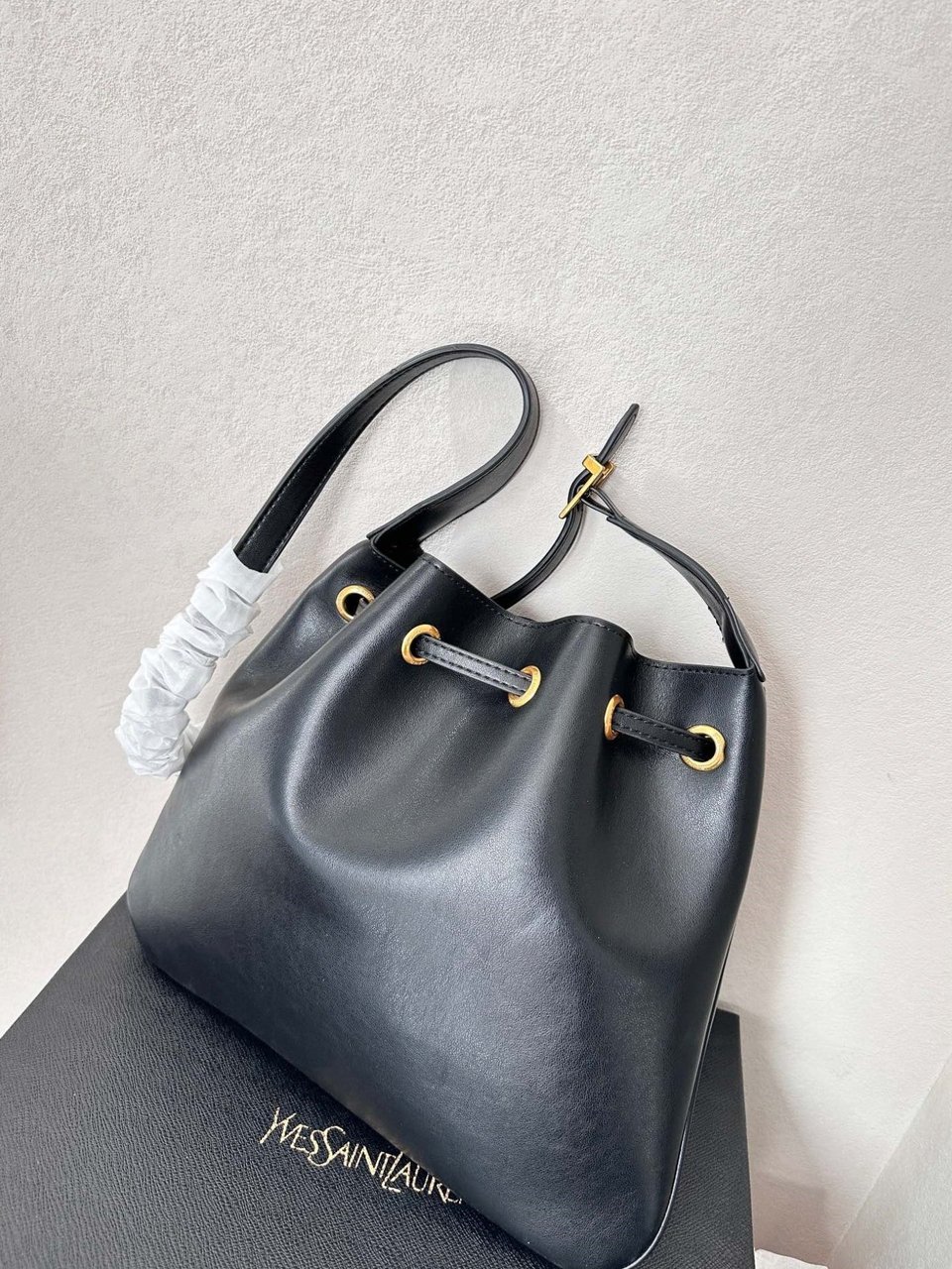 Saint Laurent Paris Vii Flat Hobo Bag In Smooth Leather Bag Black 23Cm view 8