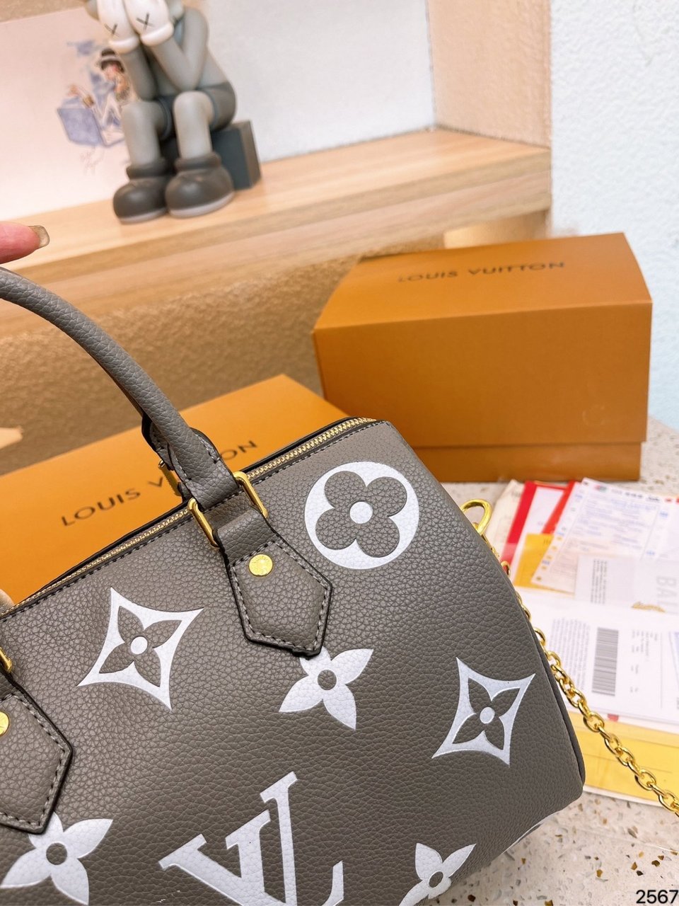 Louis Vuitton Speedy Bandouli Re 20 Monogram Empreinte Leather 20Cm M46575 view 8