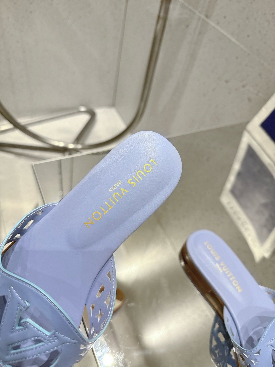 Louis Vuitton LV Isola Flat Mule Blue 1AGYQ6 view 8