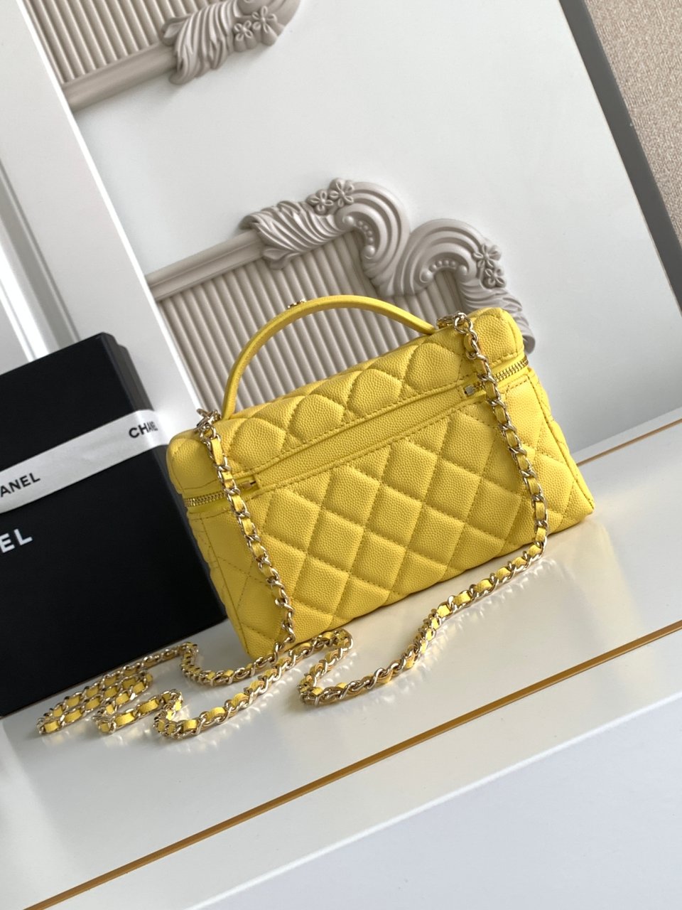 Chanel 25C Vanity Case Yellow 20cm view 11