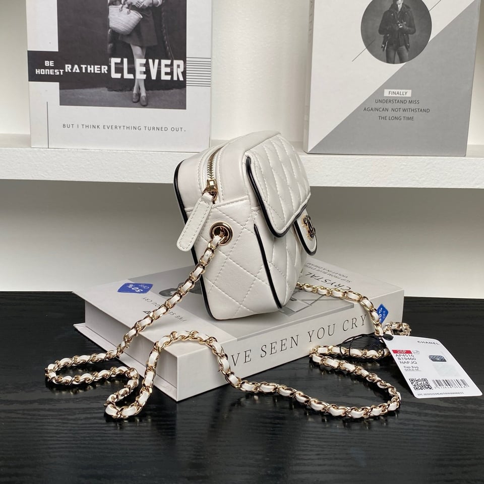 Chanel Small Graphic Frame Flap Bag White 23cm view 4