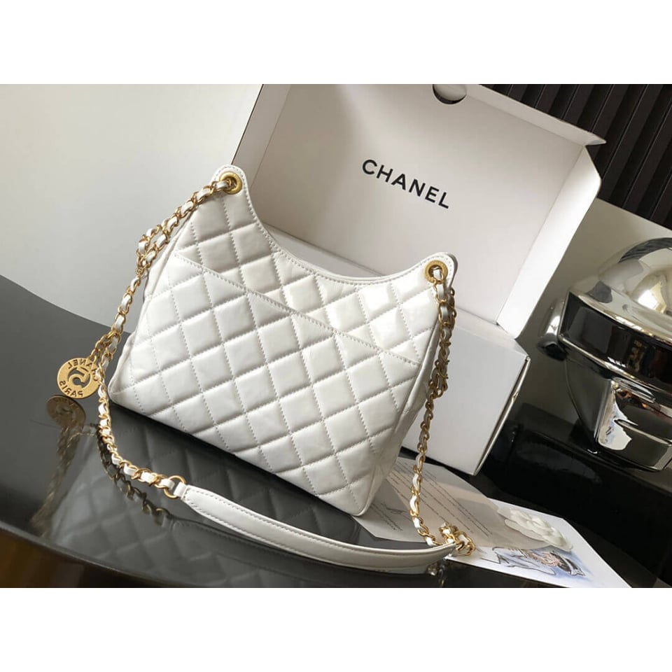Chanel Hobo Bag in Shiny Crumpled Calfskin 22.5cm view 6