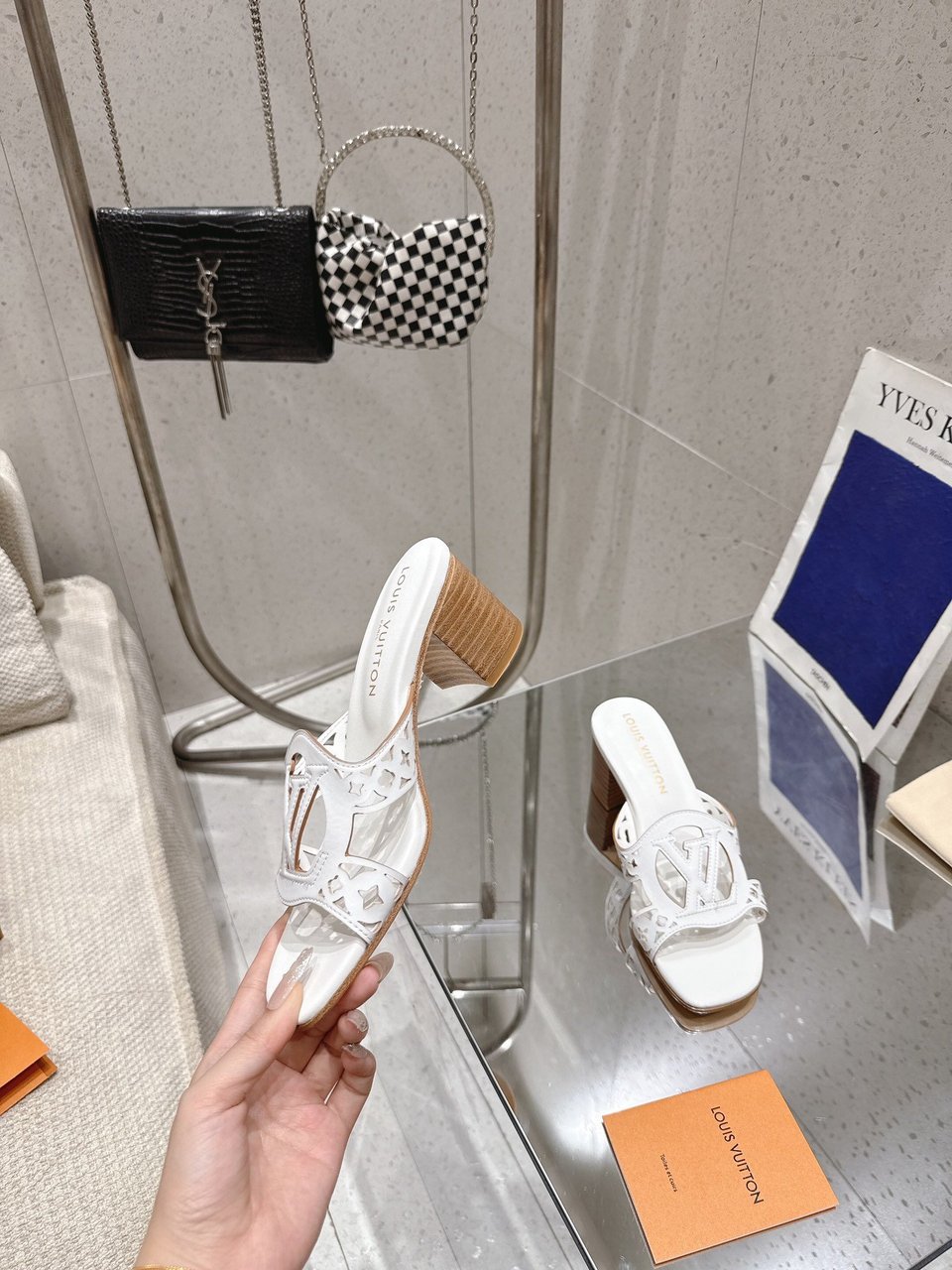 Louis Vuitton LV Isola Flat Mule White Women – 5.5cm Heel / 2.17in view 3