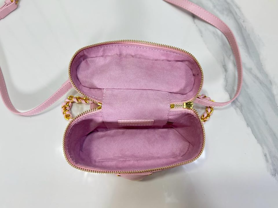 Louis Vuitton Vanity Chain Pouch Light Bliss Cream 19cm M29344 view 9