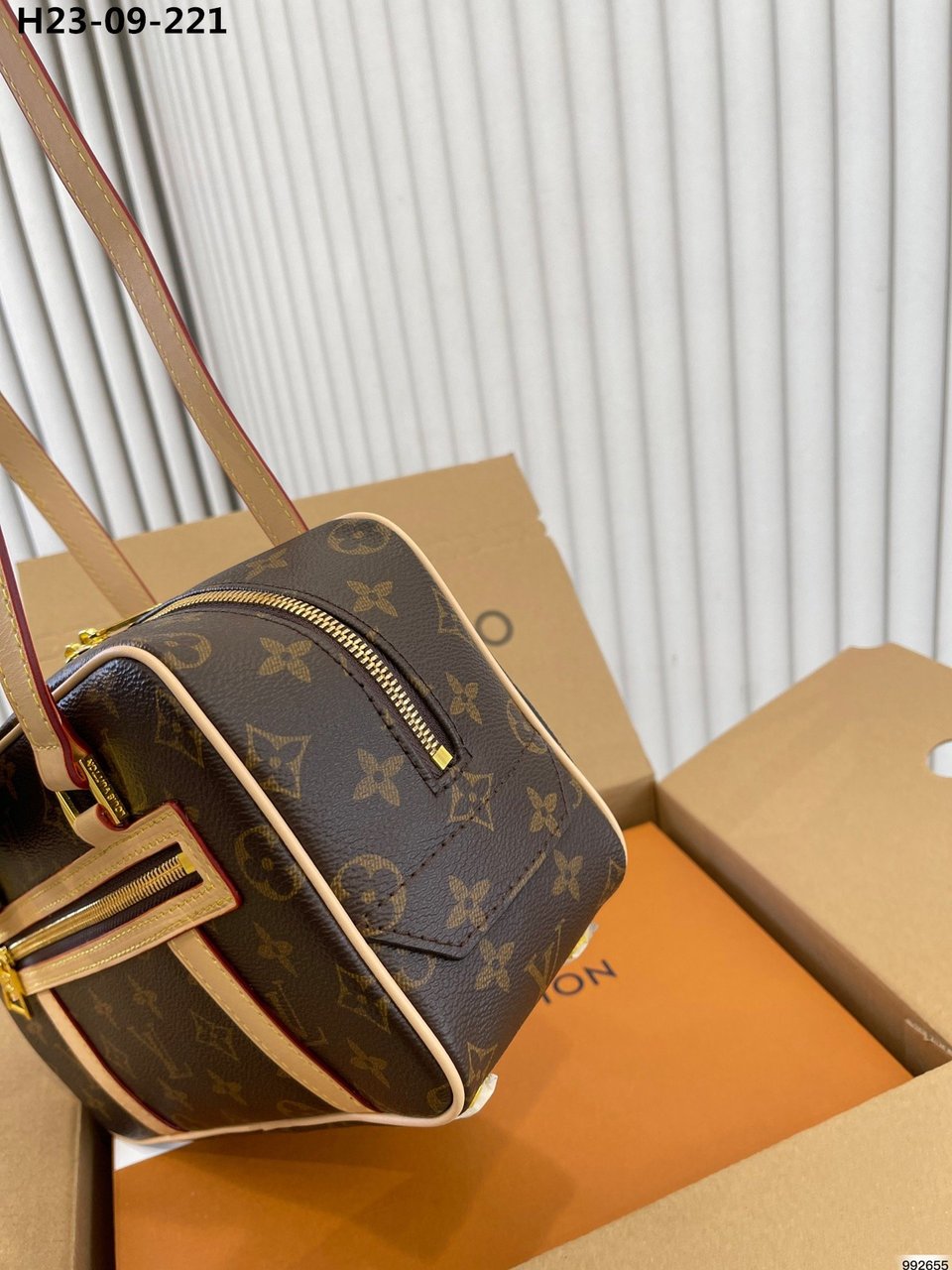 Louis Vuitton Cite Bag Monogram Brown 25Cm M46321 view 7