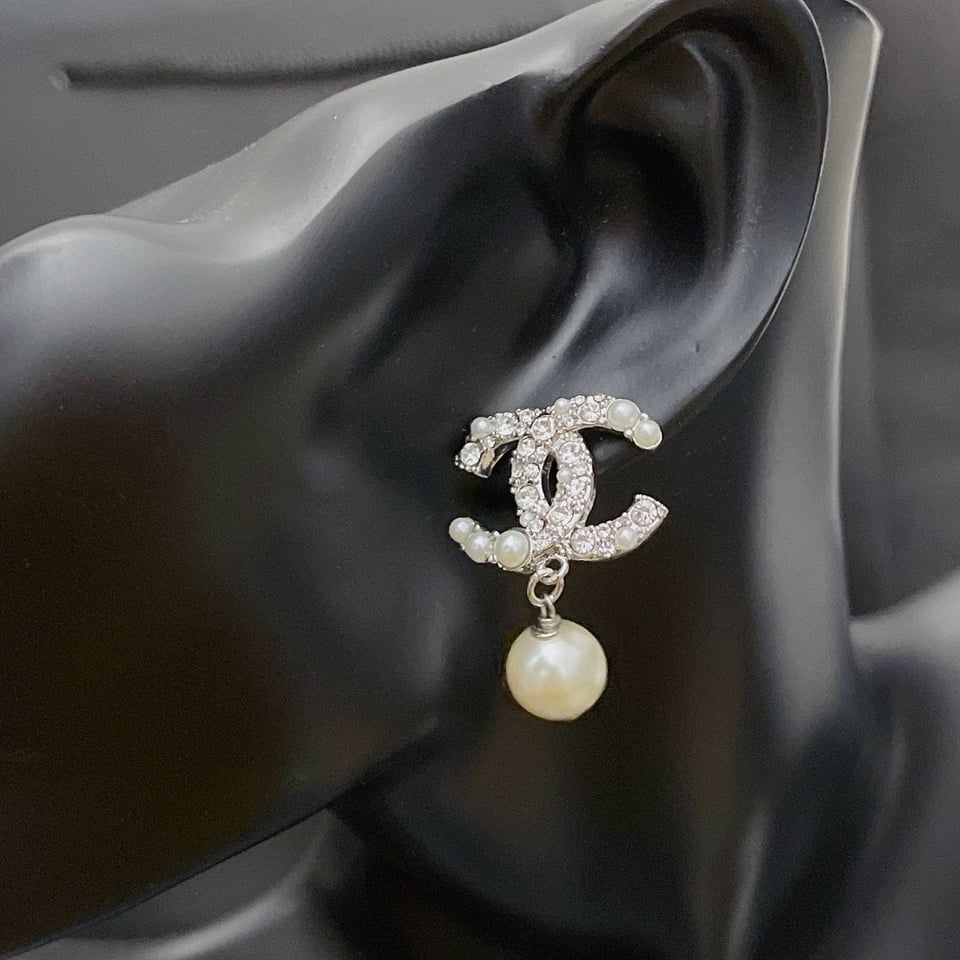 Chanel Silver Tone Metal Cc Pin Brooch Encrusted With Faux Pearls view 2