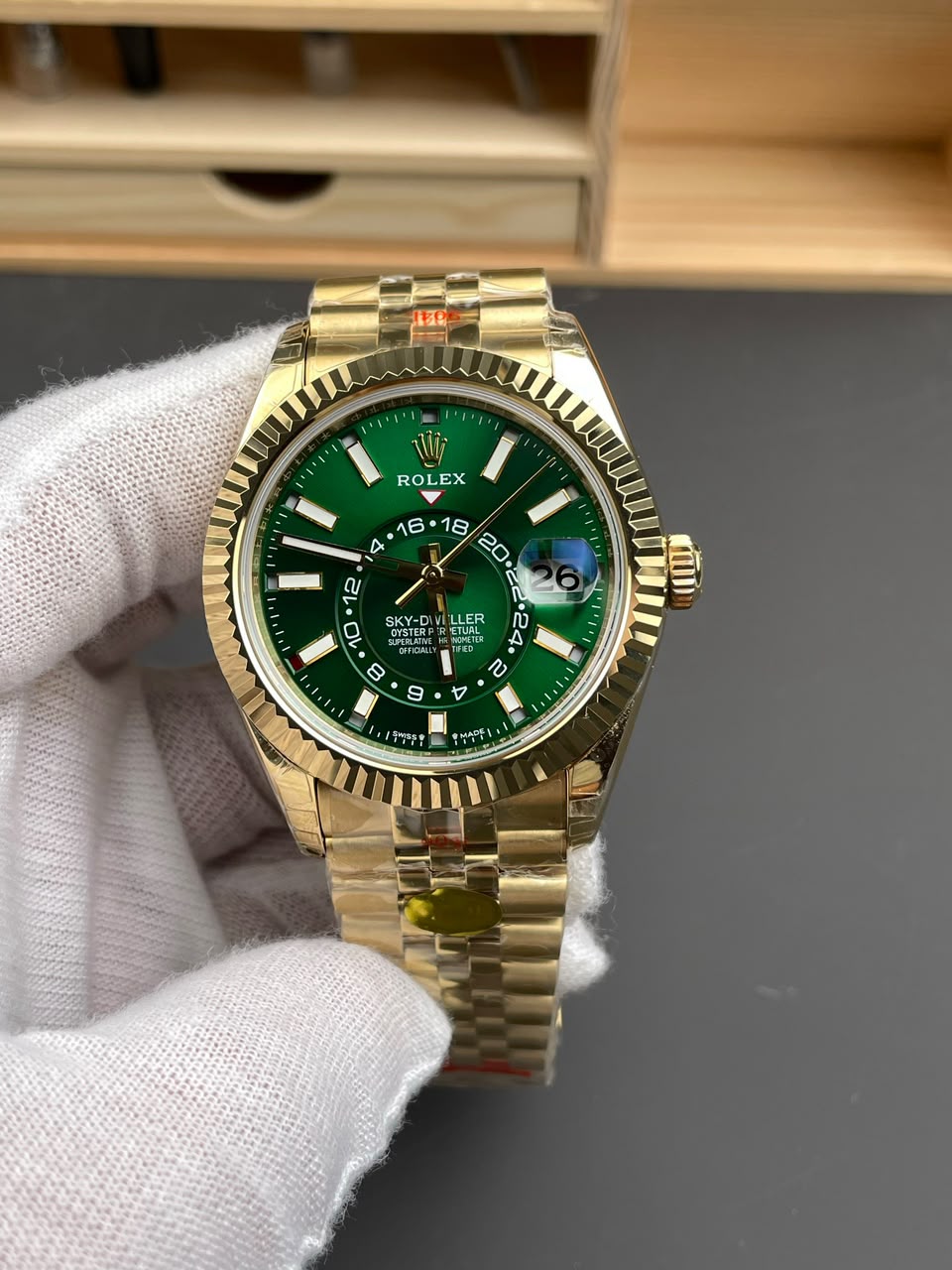 [Superclone] Rolex Oyster Sky-Dweller 42 mm Yellow Gold 336938 Green Dial view 2