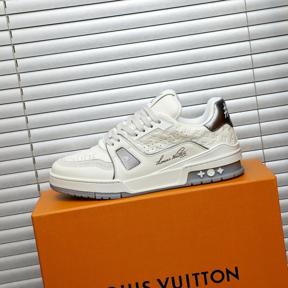 Louis Vuitton Trainer Sneaker Grey Calfskin With Embossed Monogram 1AKCKR view 7