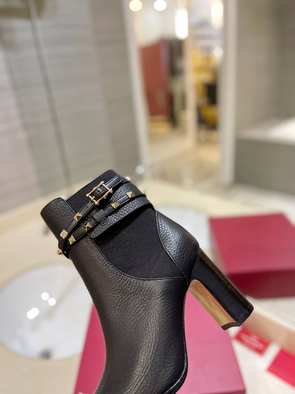 Valentino Garavani Rockstud Grainy Calfskin Ankle Boot Black 3W2S0P62Vce 0No view 4