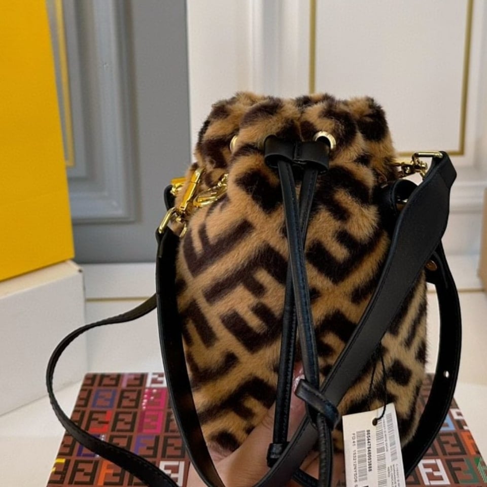 Fendi Mon Tresor Sheepskin Bag Brown 20Cm view 6