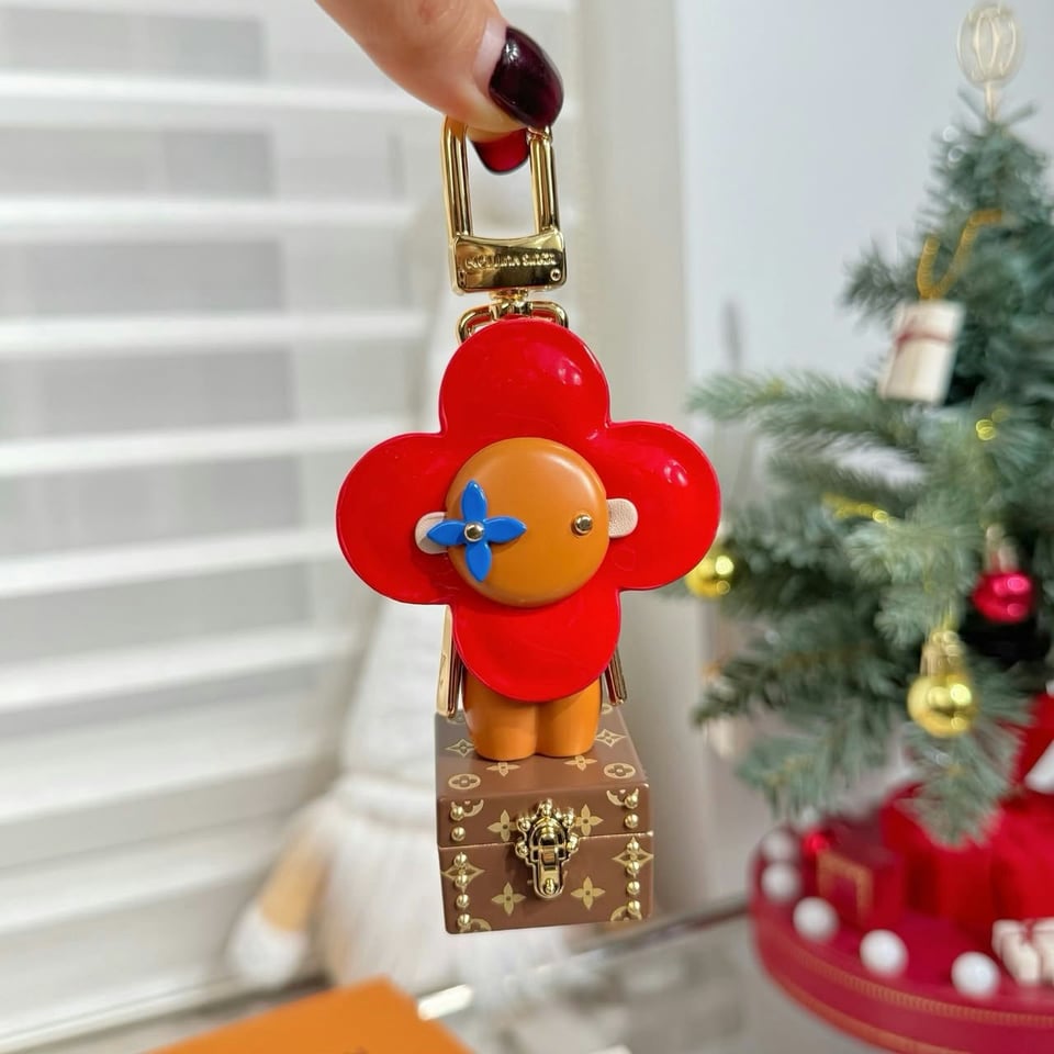 Louis Vuitton Resin Wood Vivienne Trunk Bag Charm &amp; Key Holder 13.5cm/5.3in view 2