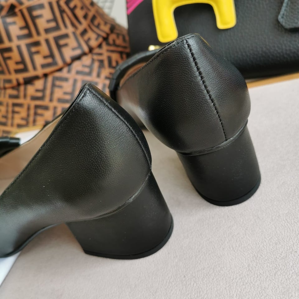 Gucci Wmns Black Leather Mid-Heel Pump 408208 C9D00 1000 view 6