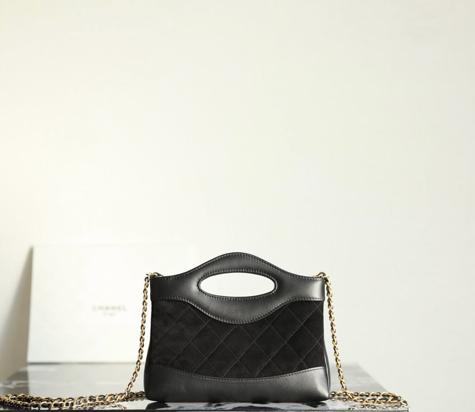 Chanel Crossbody Bag Black 20cm/ 7.9in view 10