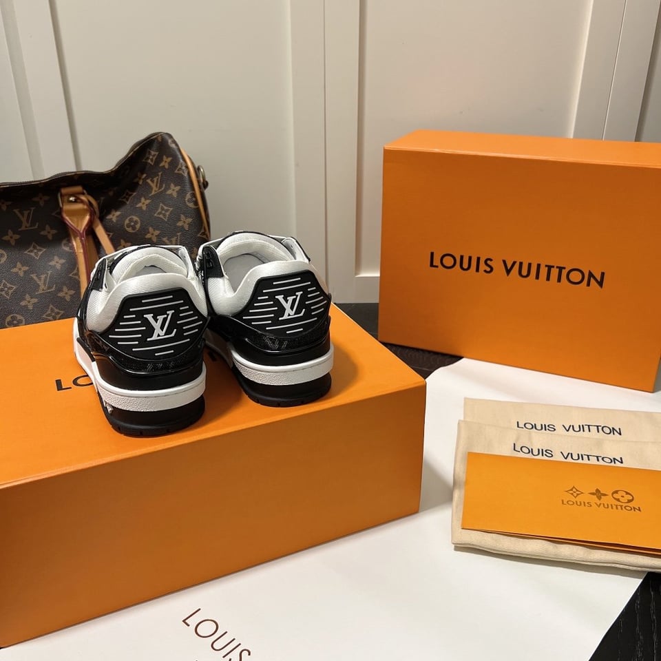 Louis Vuitton Trainer Sneakers Black And White 1A9Jgb view 5