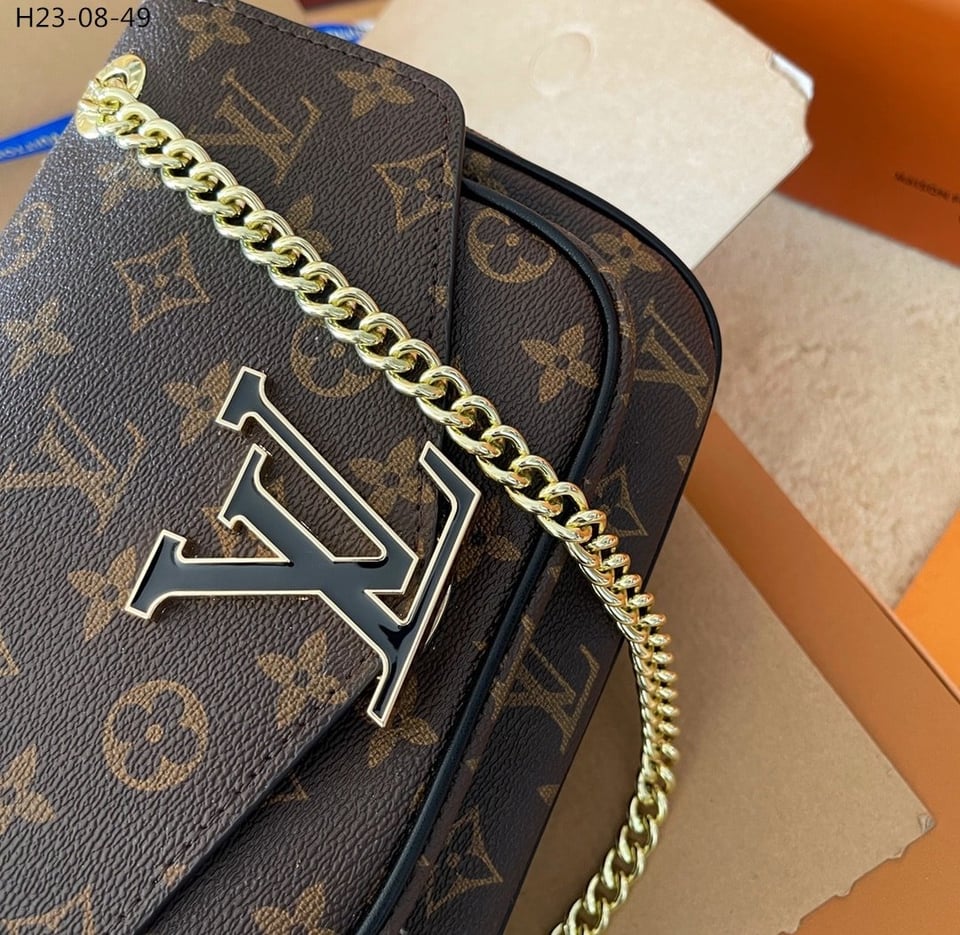 Louis Vuitton Passy Monogram Canvas 23Cm M45592 view 8