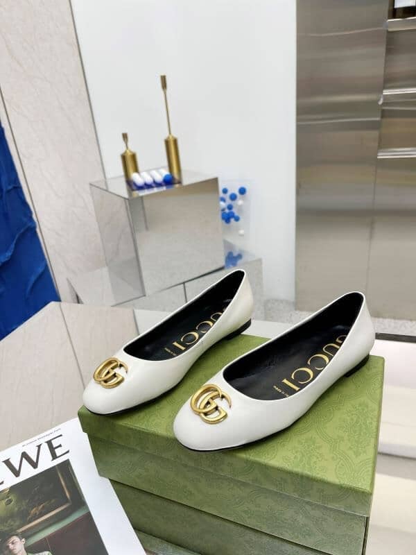 Gucci Women’S Ballet Flat With Gc Logo White view 6