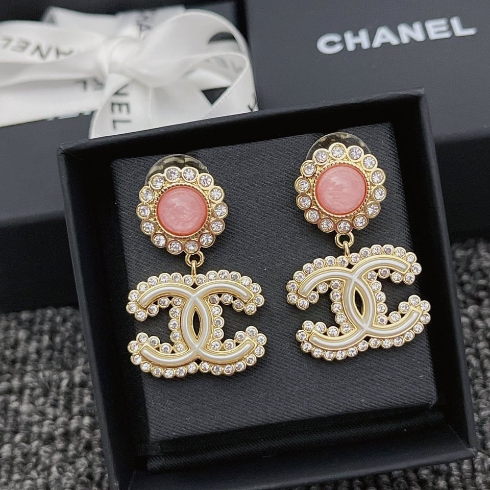 Chanel Metal And Strass Earrings Glass Pearl Gold view 4