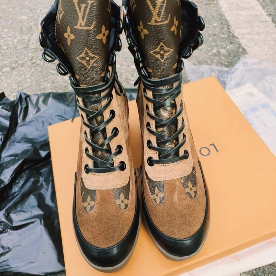 Louis Vuitton Laureate Desert Boot Beige 1A4Xyg view 3