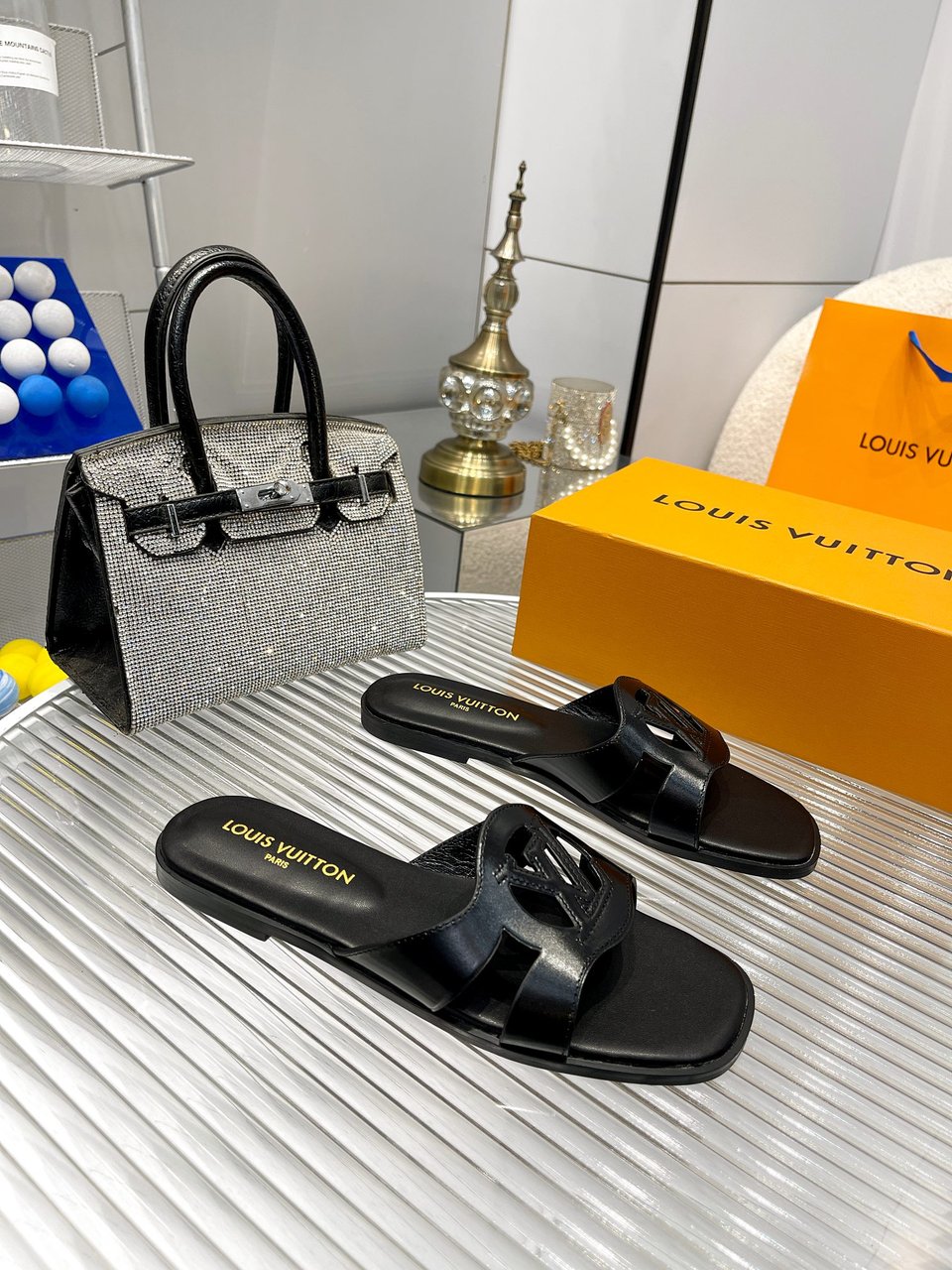 Louis Vuitton Lv Isola Flat Mule Black 1Abp0E view 5