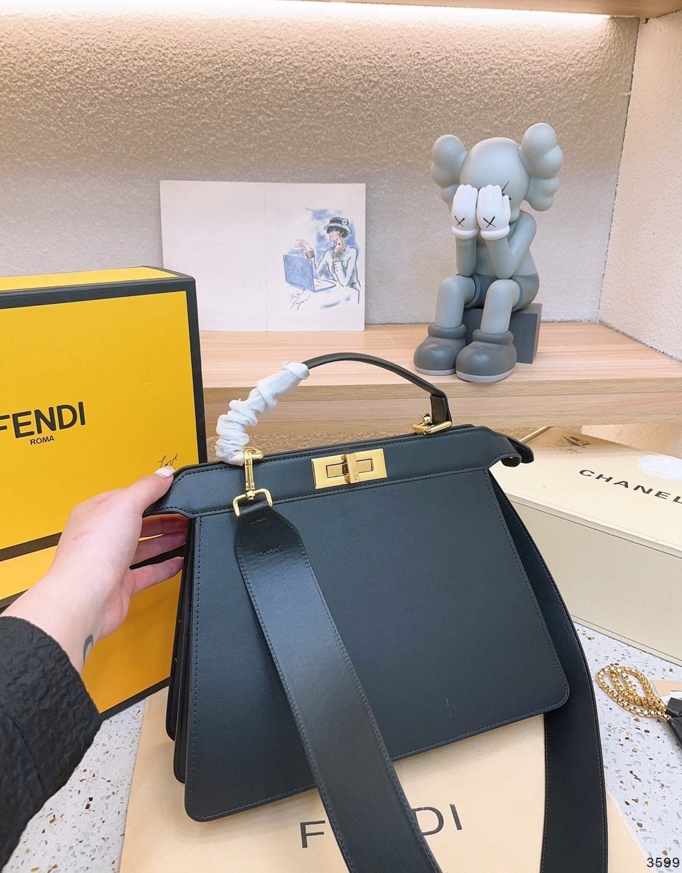 Fendi Peekaboo Iseeu Petite Black 32Cm view 10