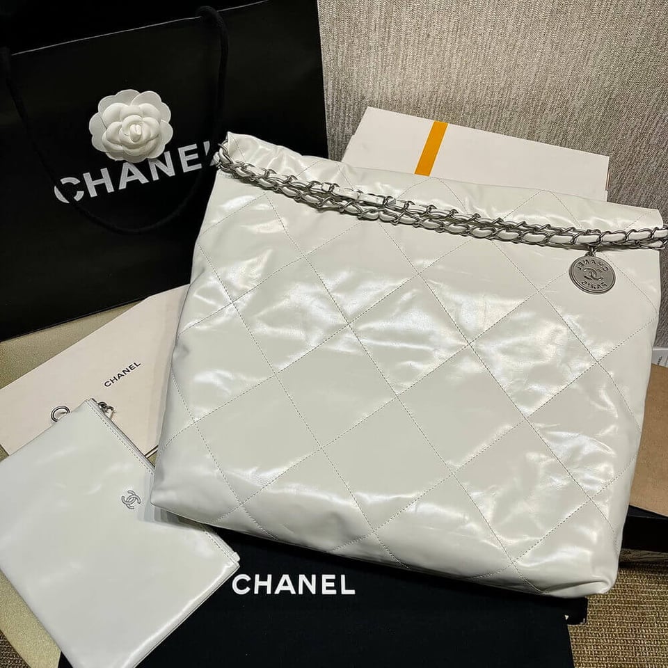 Chanel 22 Small Handbag Shiny Calfskin White Silver view 6