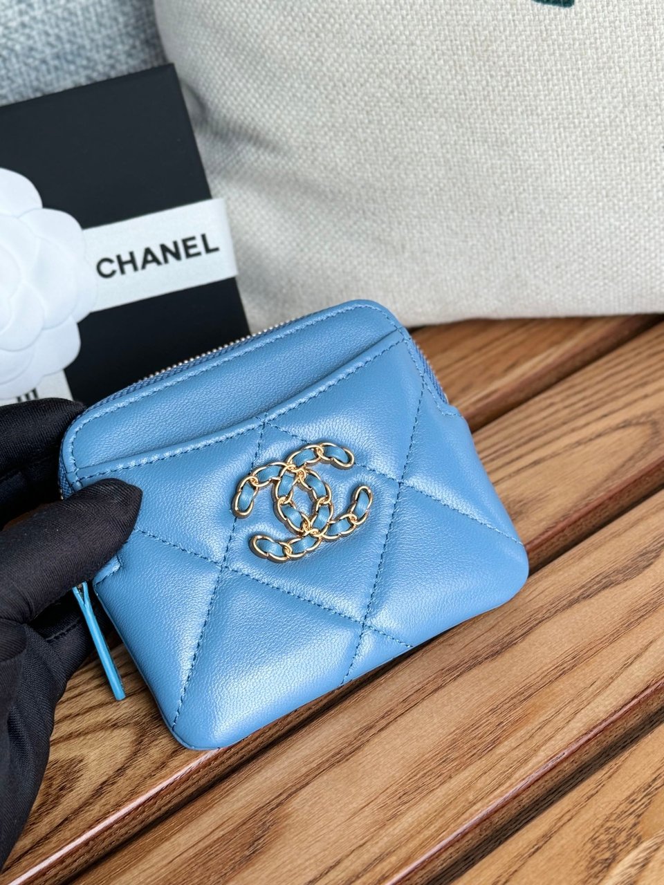Chanel 19 Zipped Coin Purse 11Cm Blue Lambskin Gold Hardware view 8