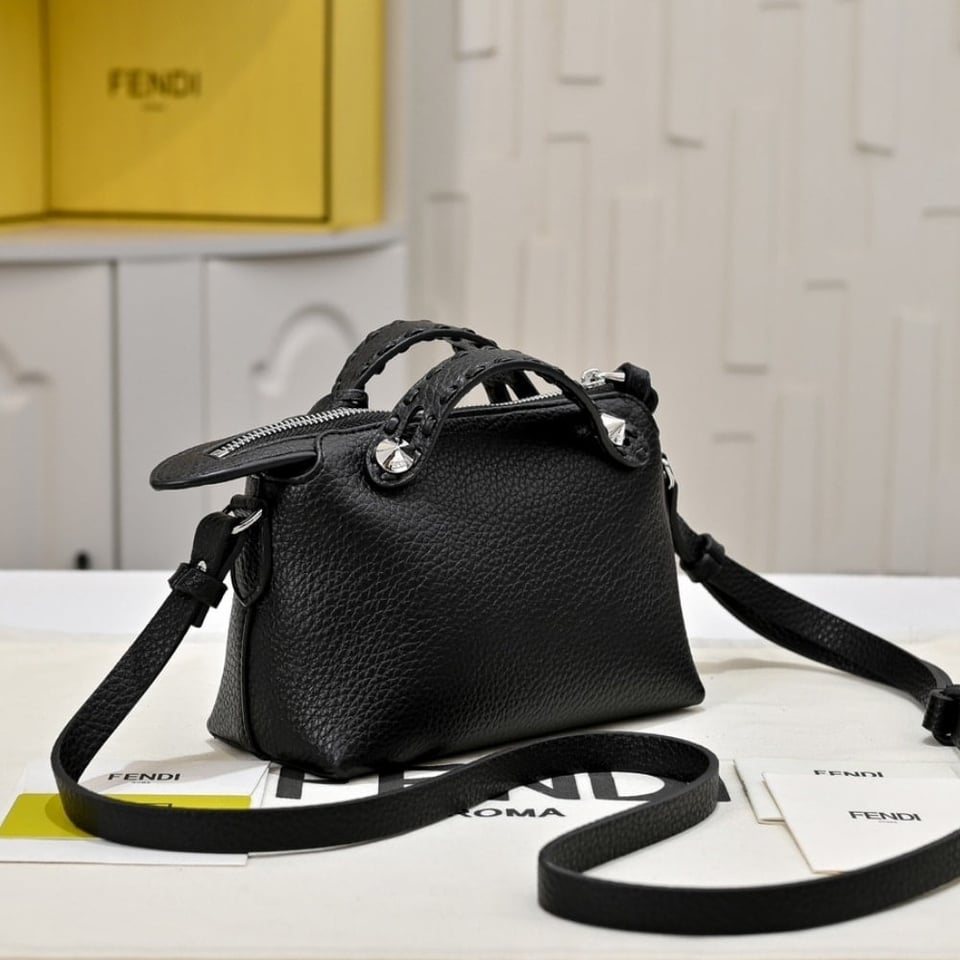 Fendi By The Way Selleria Medium Black 20Cm view 4