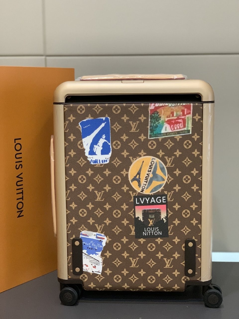 Louis Vuitton Horizon 55 Suitcase Monogram Coated Canvas Sticker Prints 55Cm M24959 view 8