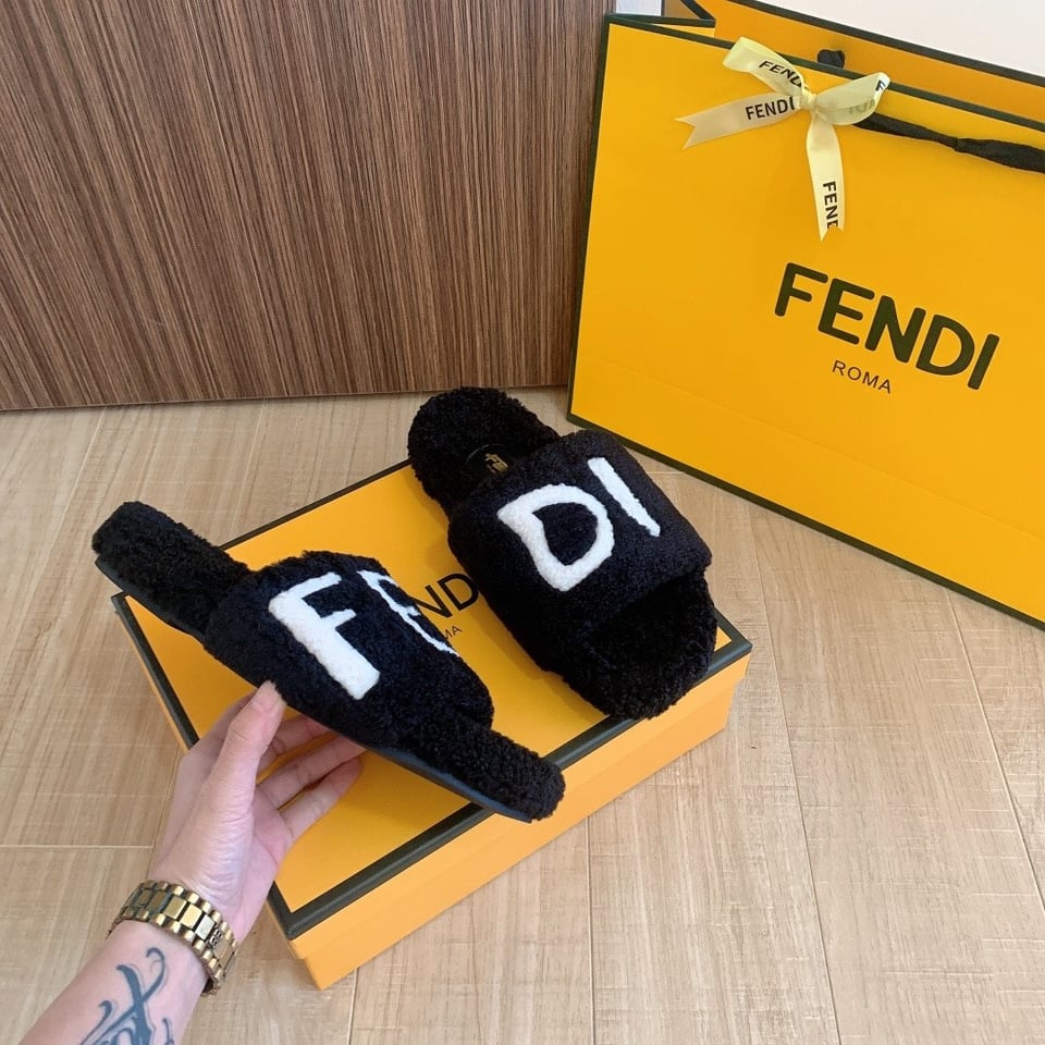 Fendi Fleece Slippers Black view 3