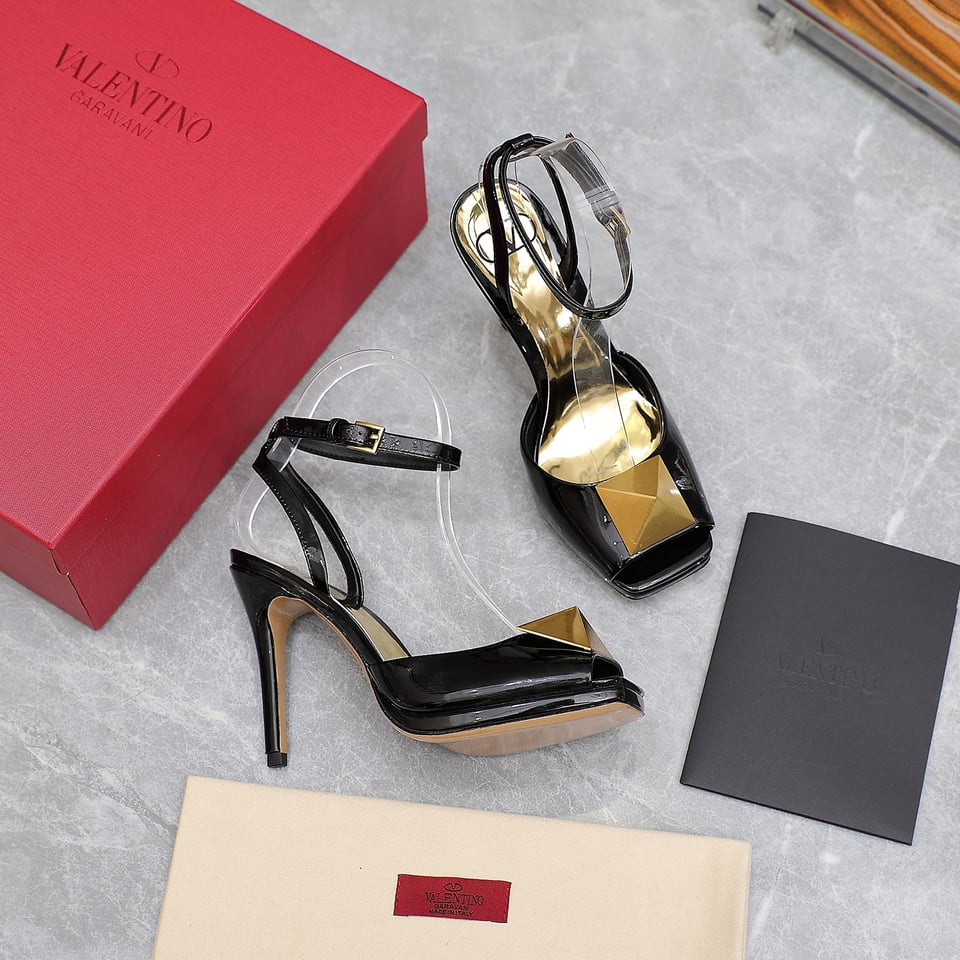 Valentino Garavani Roman Gold Stud Block Pump Black view 7