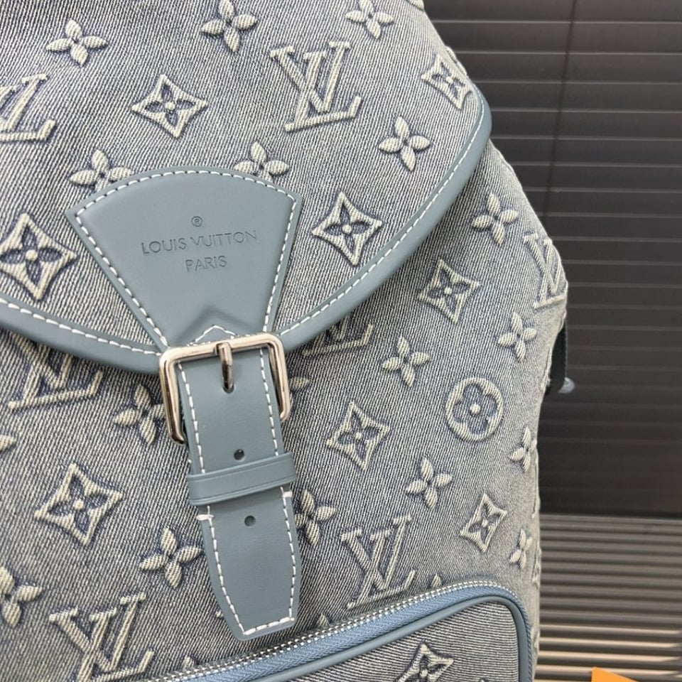 Louis Vuitton Montsouris Rucksack Monogram Wash Blue 32Cm view 5