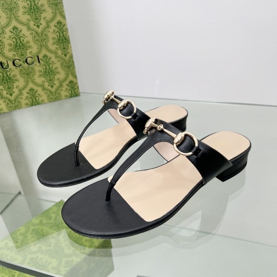 Gucci Women’S Thong Sandal With Horsebit Black ??816590 C9D00 1000 view 3