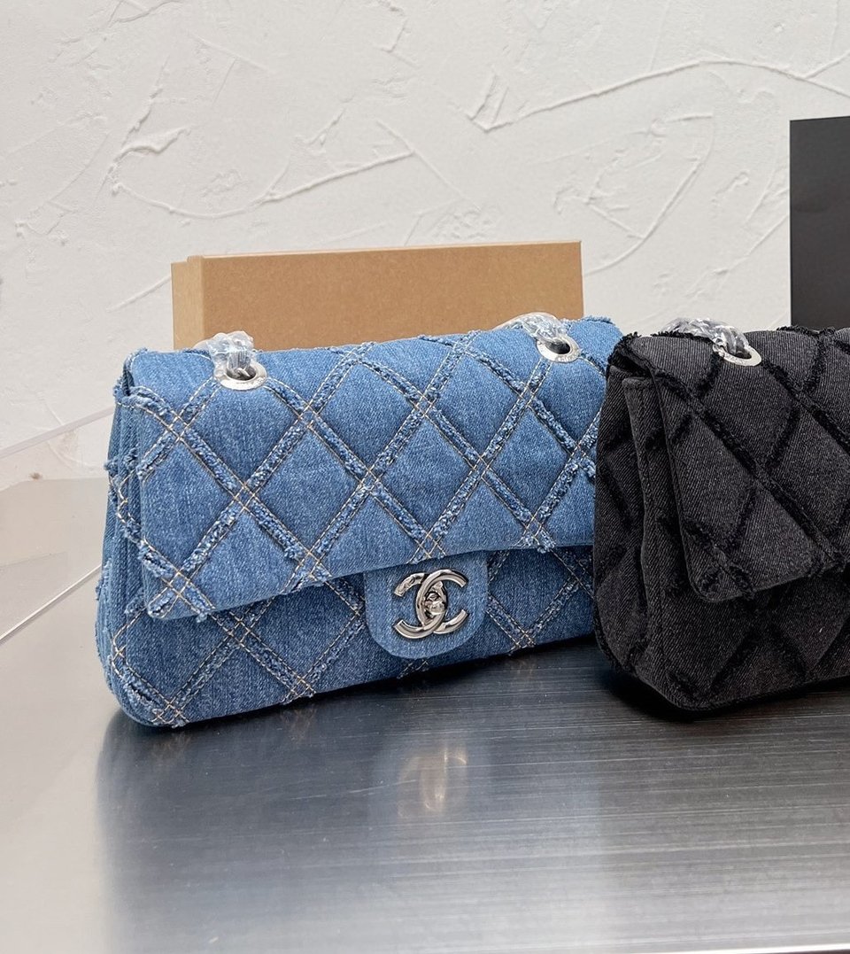 Chanel Cc Chain Flap Quilted Denim Jumbo Blue 25Cm view 4