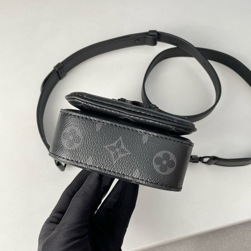 Louis Vuitton S-Lock Vertical Wearable Wallet Black 18Cm view 15