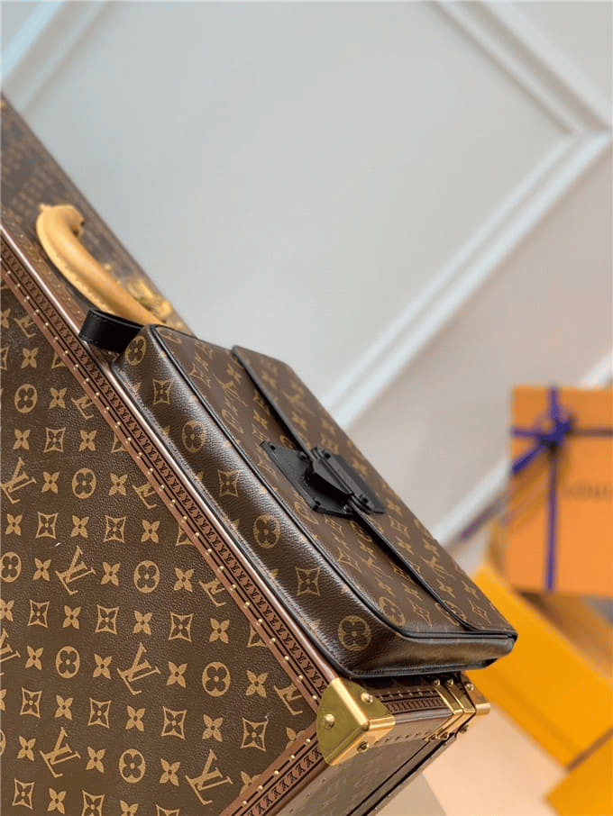 Louis Vuitton S Lock A4 Pouch Brown 28Cm M80560 view 6