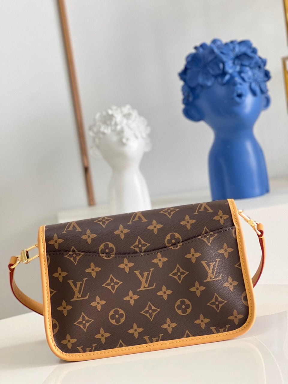 Louis Vuitton Diane Black 24cm/9.4in view 5