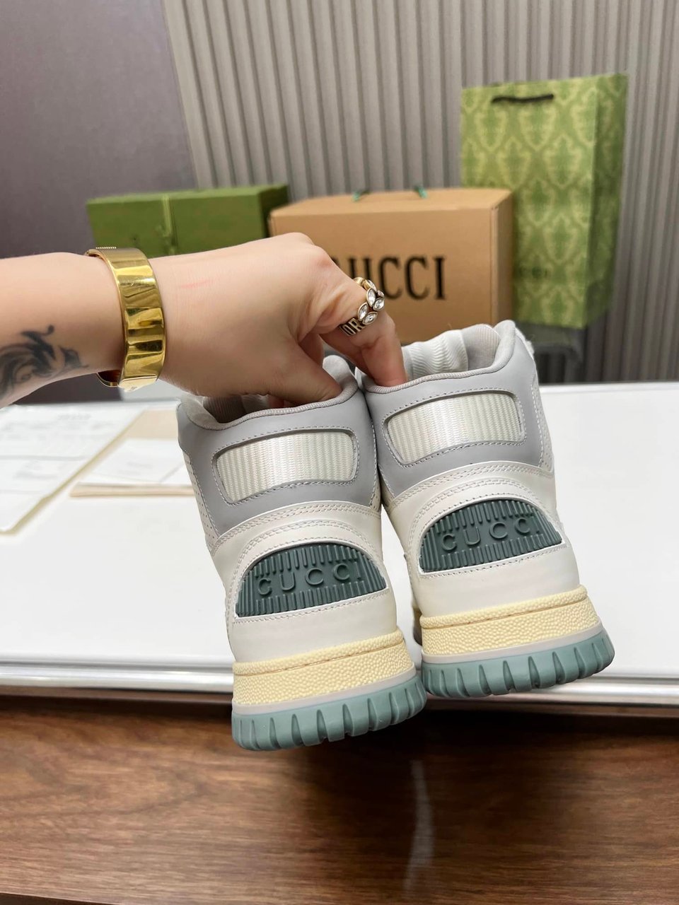 Gucci Women’S High Top Distressed Effect Sneaker White 765437 Aacv6 9161 view 4