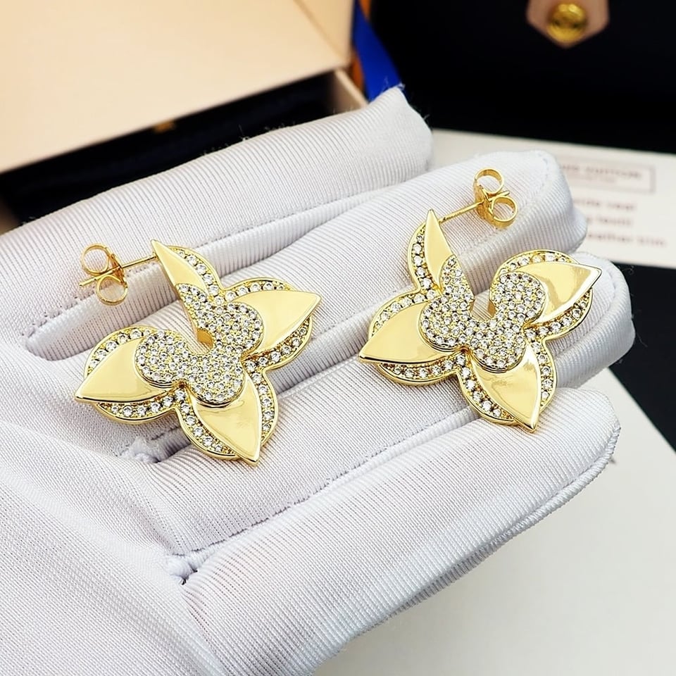 Louis Vuitton Lv Medaillon Earrings M01995 view 4