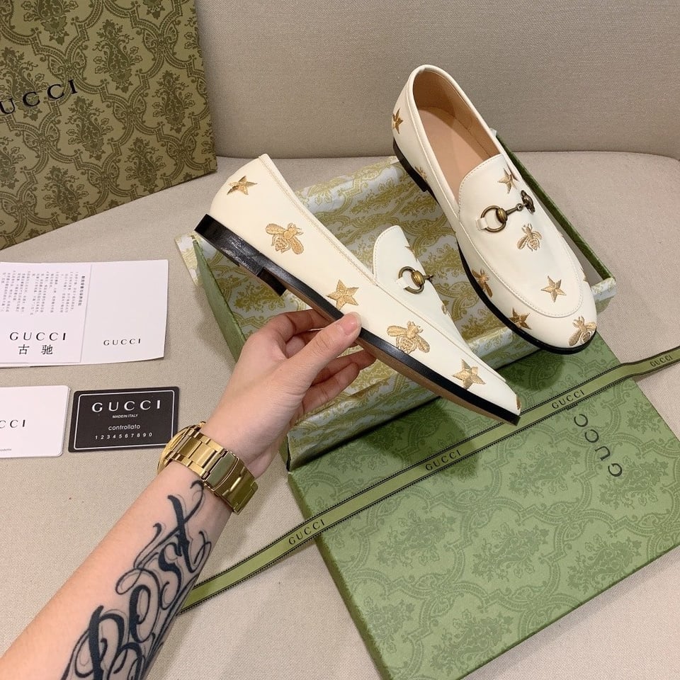Gucci Jordaan Embroidered Bee And Starleather Loafer White view 6