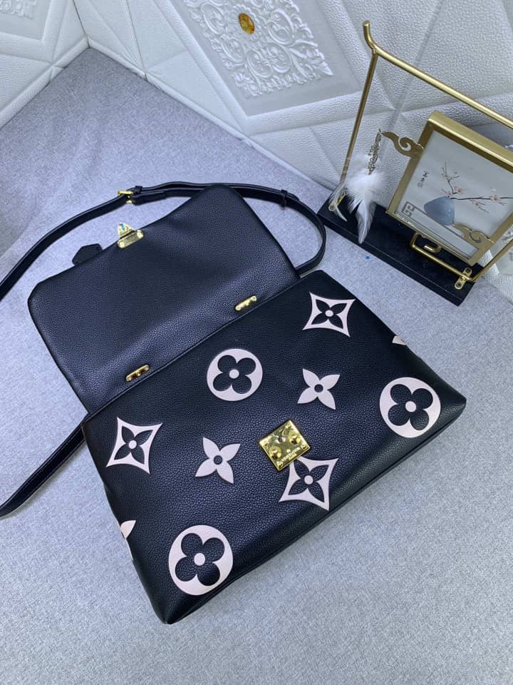 Louis Vuitton Madeleine Bb Black And Beige 24Cm M45978 view 7