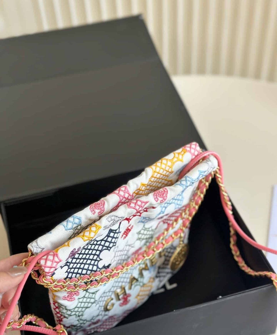 Chanel 22 Mini Handbag Lace Patchwork 20Cm/7.9in view 6