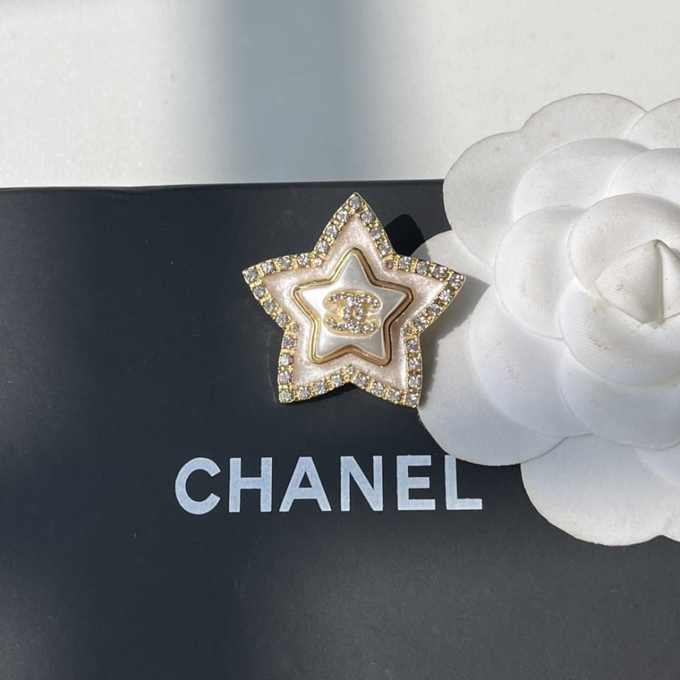 Chanel Cc Star Brooch Gold view 8