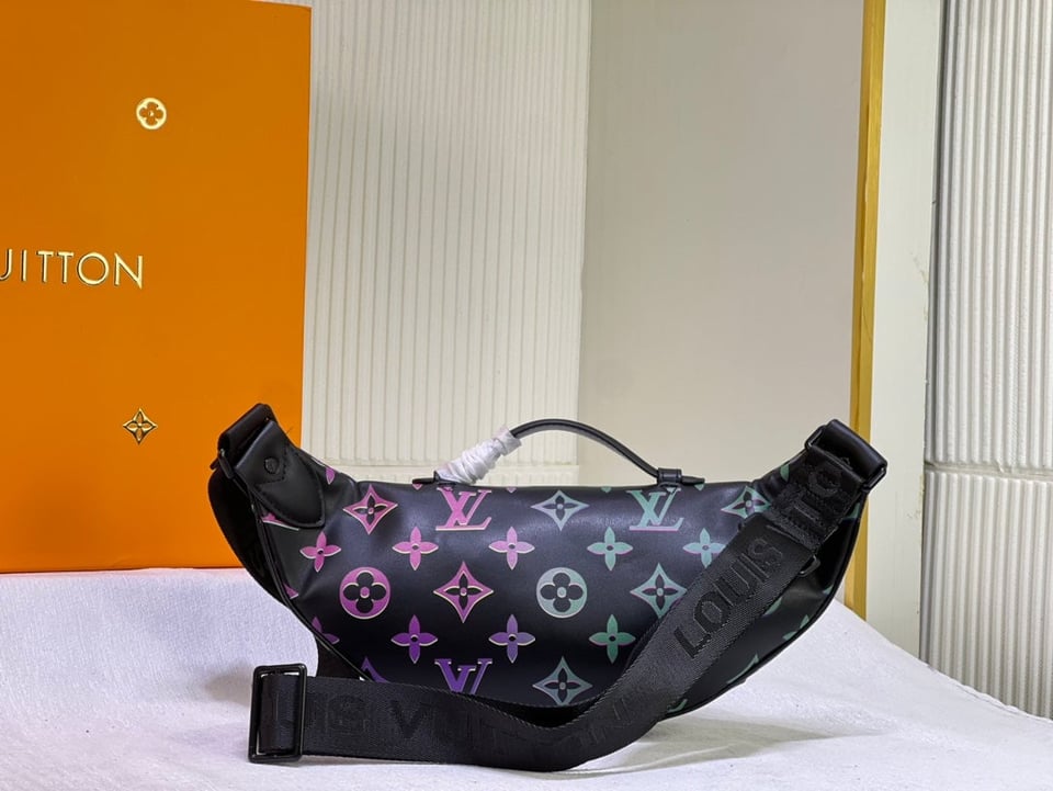 Louis Vuitton Comet Bumbag 45Cm M22494 view 5