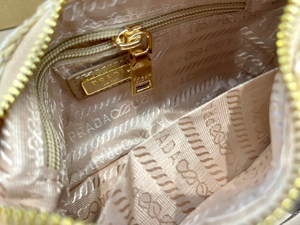 Prada Re-Edition 2005 Raffia Bag Tan view 8