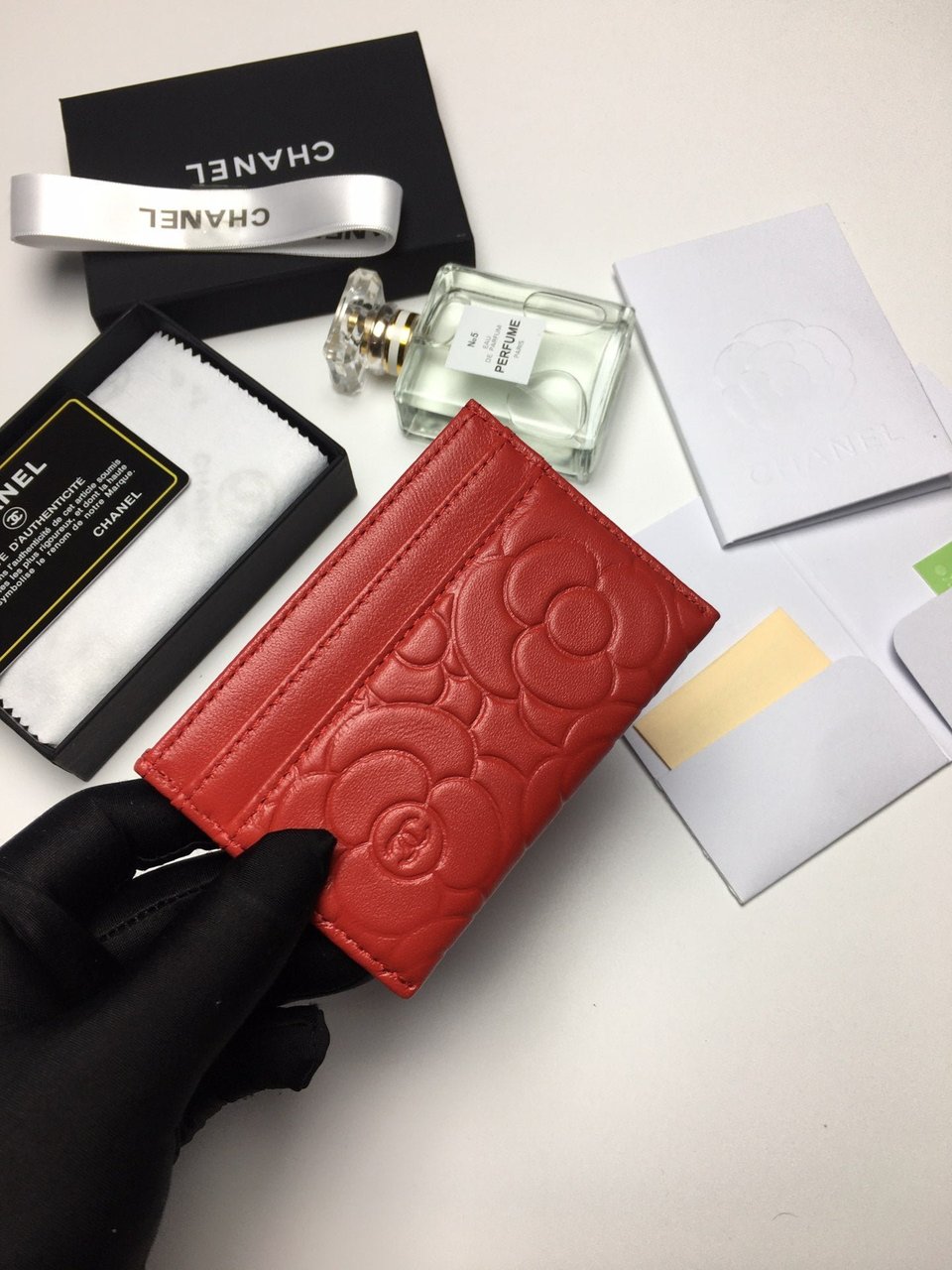 Chanel Floral Card Holder 11.2 Red Calfskin Silver Icon view 5